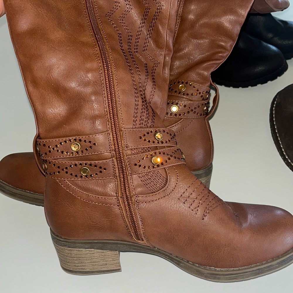 Brown boots size 7